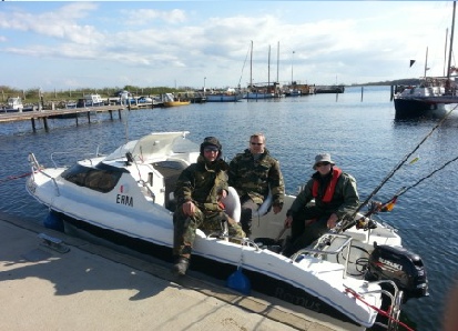 Angler im Hafen