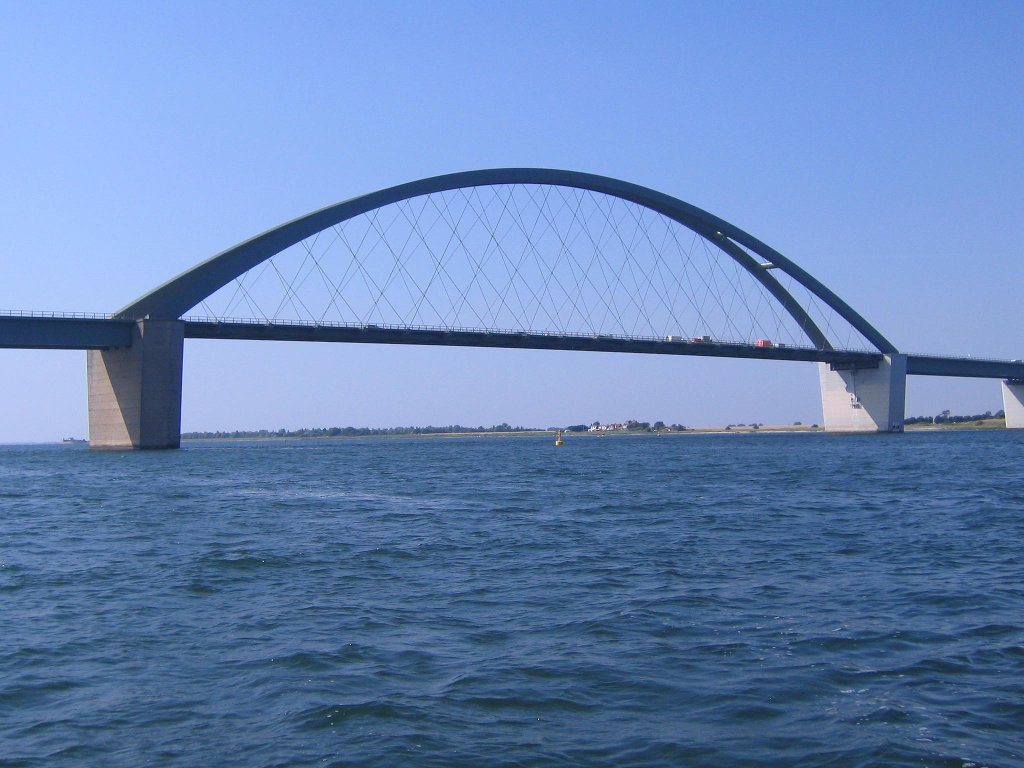Fehmarnsundbrücke vom Wasser